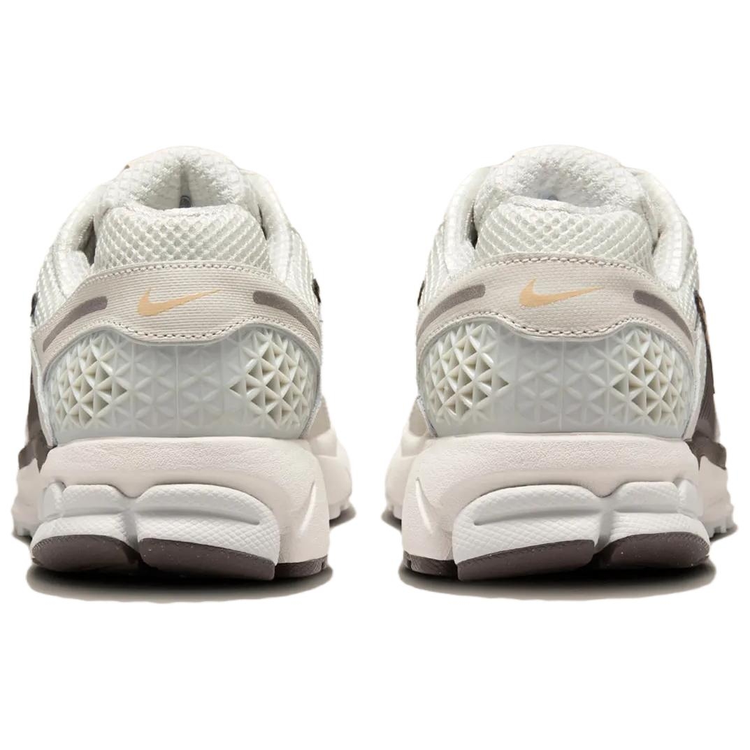 Nike Zoom Vomero 5 Light Bone Ironstone - вид сзади