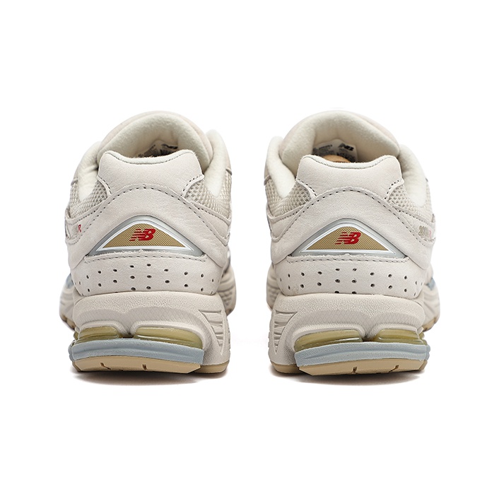 New Balance 2002R "White Beige" (полнота: D) - вид сзади