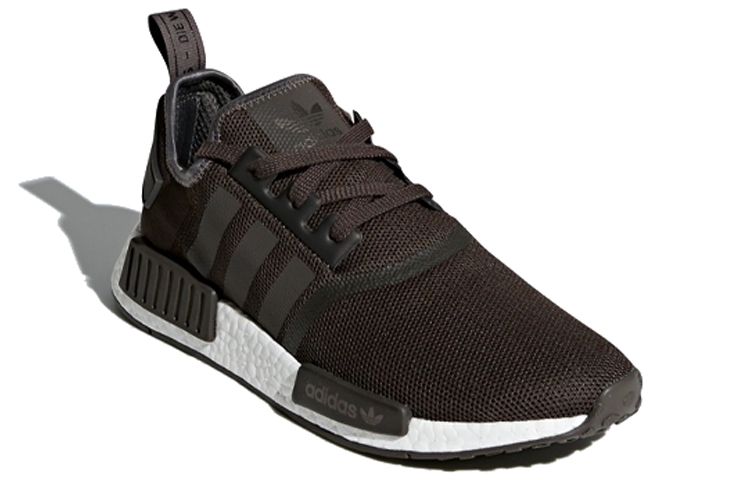 adidas originals NMD R1 Trace Grey Metallic - вид спереди