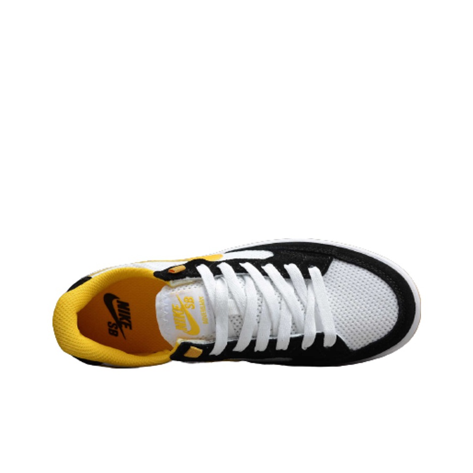 Nike SB Adversary University Gold logo - вид спереди