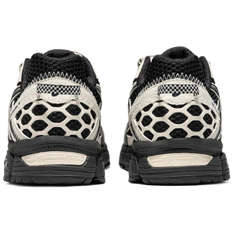 Asics Gel-Kahana 8 FL Black White - вид сзади