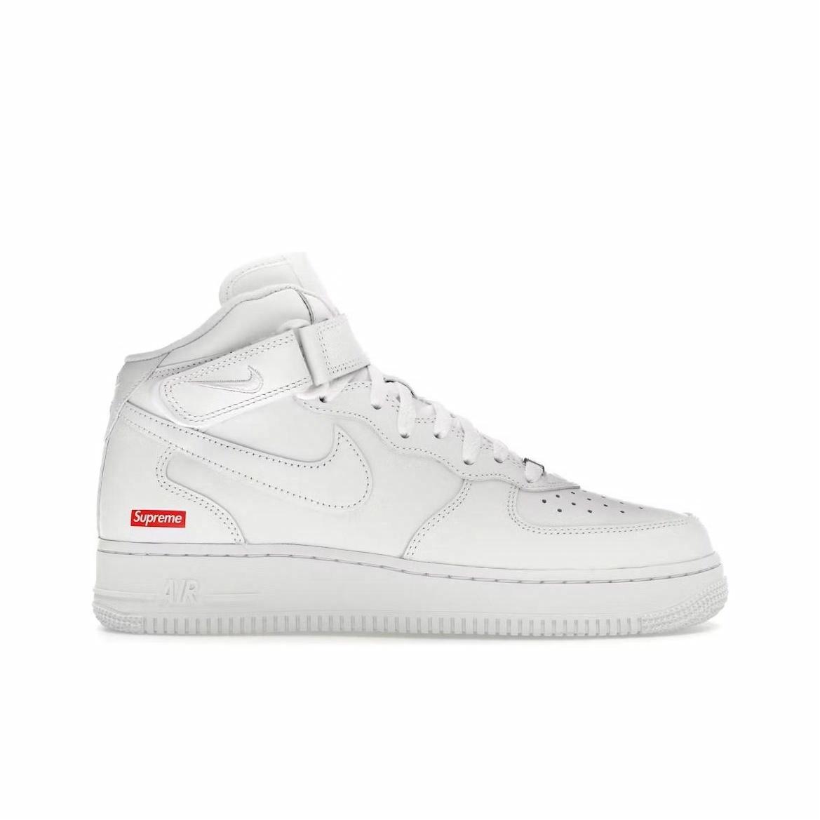 Supreme x Nike Air Force 1 MID - view from the inside