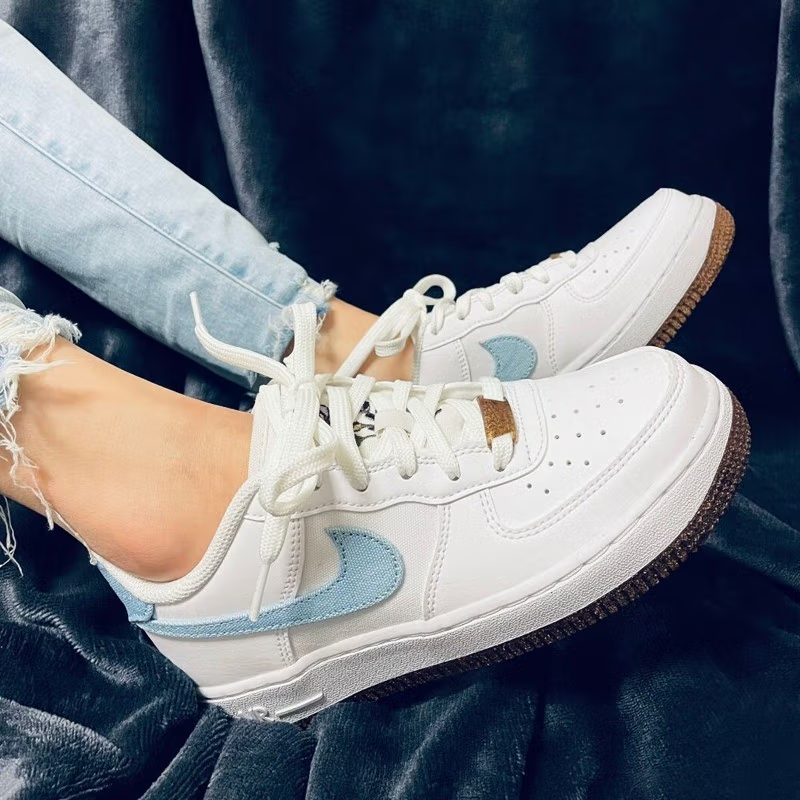 Nike Air Force 1 LV8 1 - вид спереди