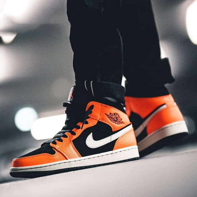 Jordan Air Jordan 1 Mid - вид спереди