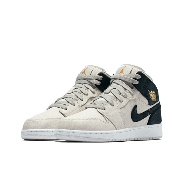 Jordan Air Jordan 1 Retro Mid 'Light Bone' - вид спереди