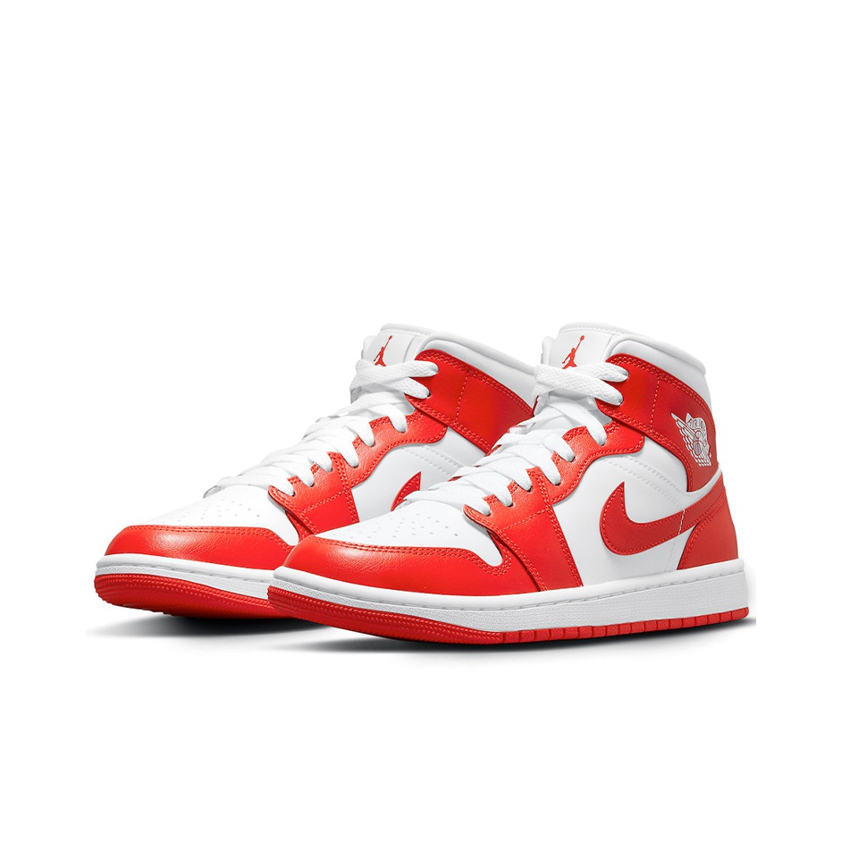 Jordan Air Jordan 1 mid - вид спереди