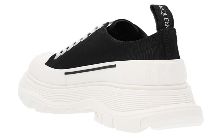 Alexander McQueen Flatform Sneakers - вид спереди