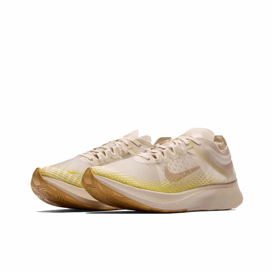 Nike Zoom Fly SP Fast 'Light Orewood' - вид спереди