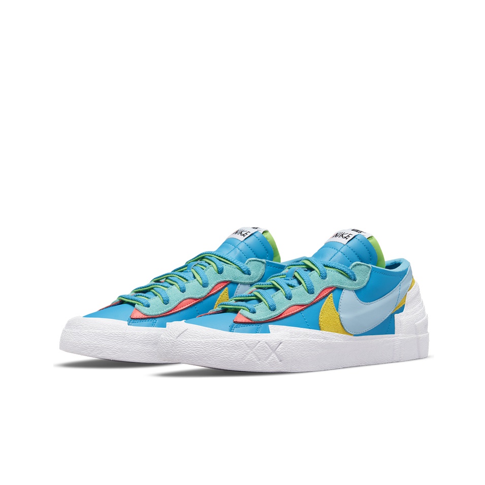 Sacai x KAWS x Nike Blazer "Neptune Blue" - вид спереди