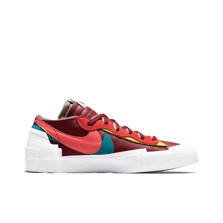 KAWS x Nike Blazer "Team Red" - вид с внутренней стороны