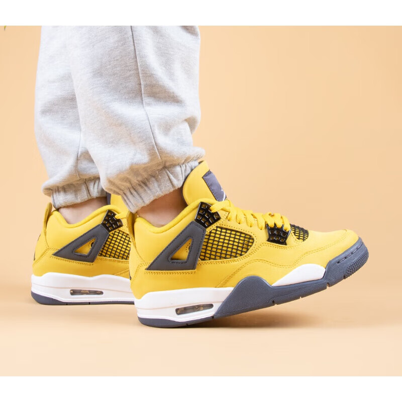 Jordan Air Jordan 4 Retro "Tour Yellow" - вид спереди