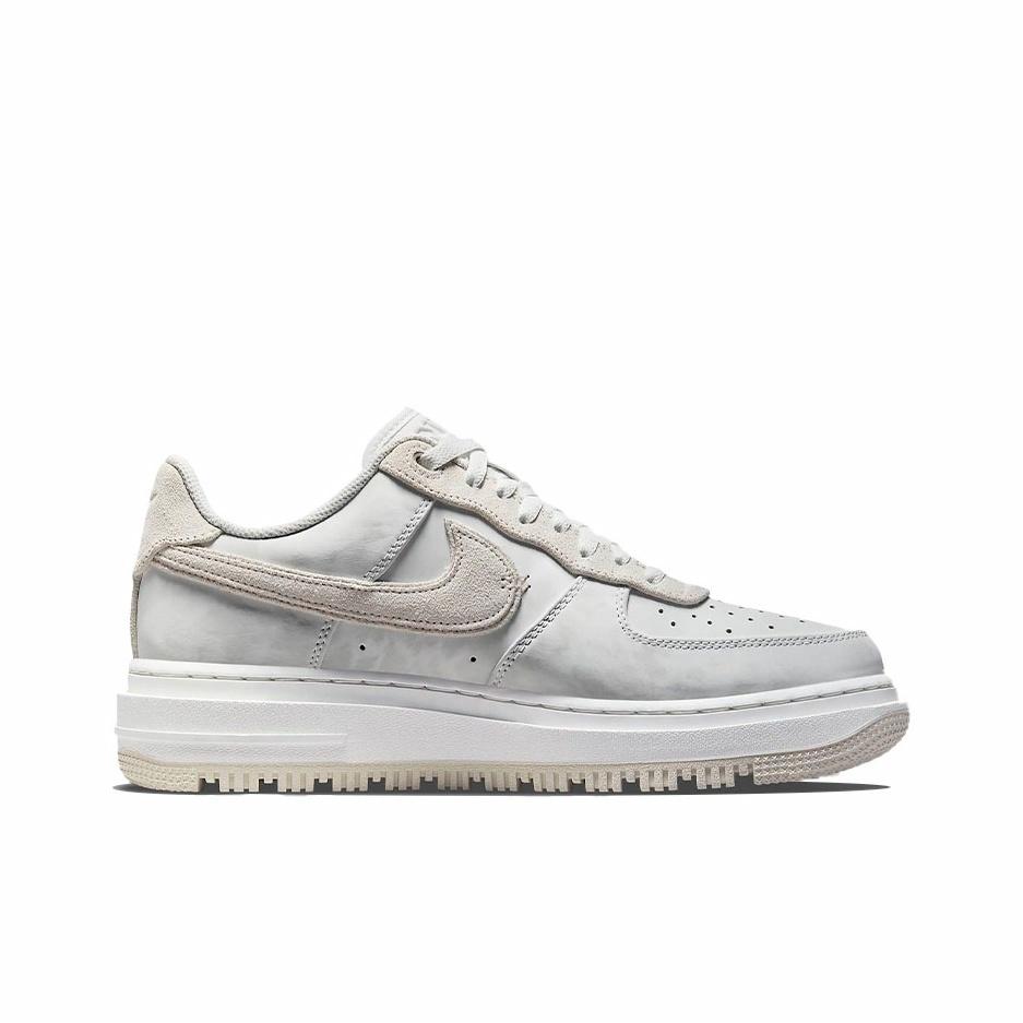 Nike Air Force 1 Luxe Summit White - вид с внутренней стороны