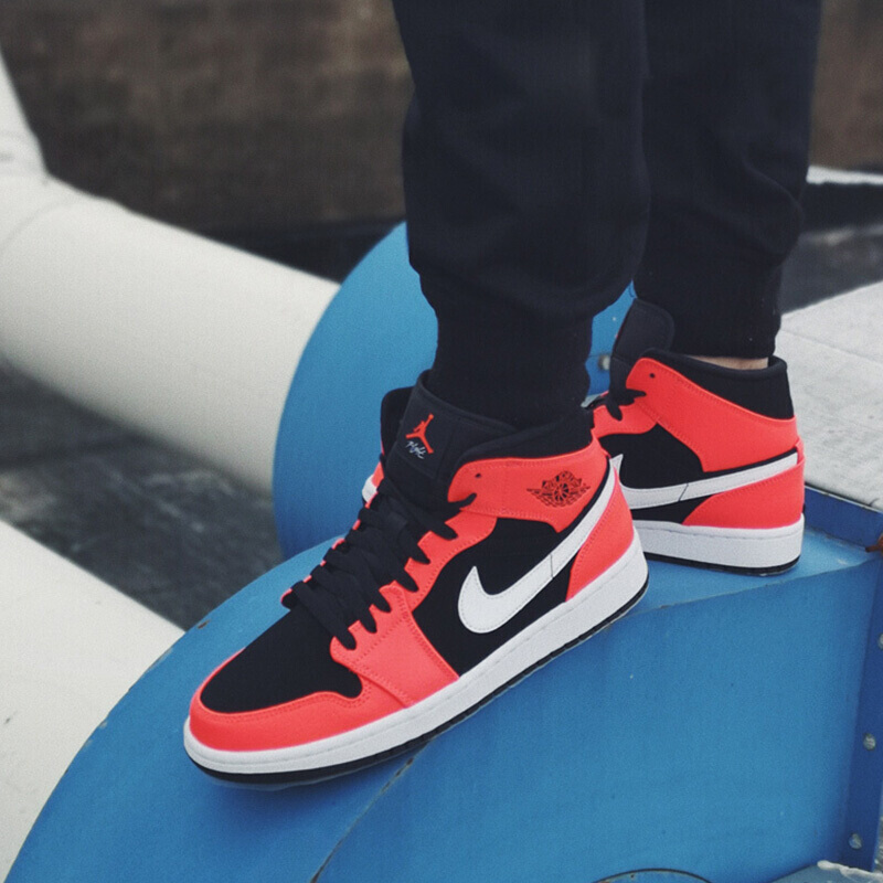 Jordan Air Jordan 1 Mid - вид спереди
