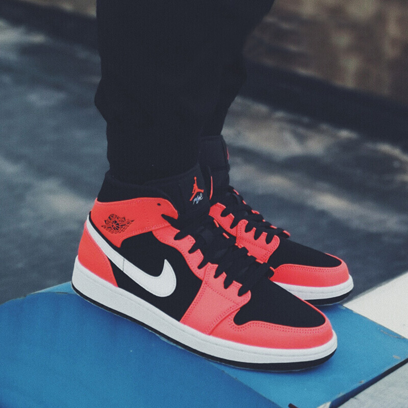 Jordan Air Jordan 1 Mid - вид сзади