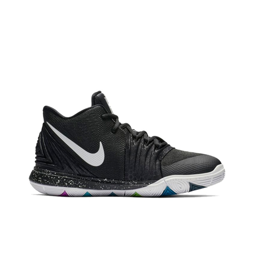 GS Nike Kyrie 5 Black Magic GS - вид с внутренней стороны