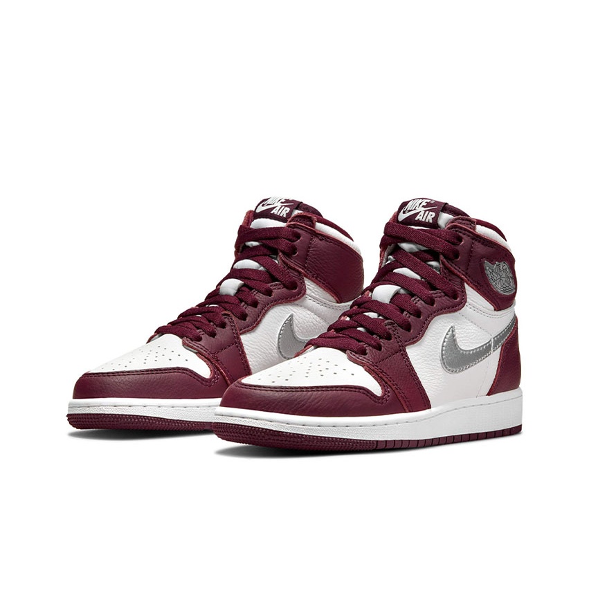 Jordan Air Jordan 1 Retro High OG "Bordeaux" - вид спереди
