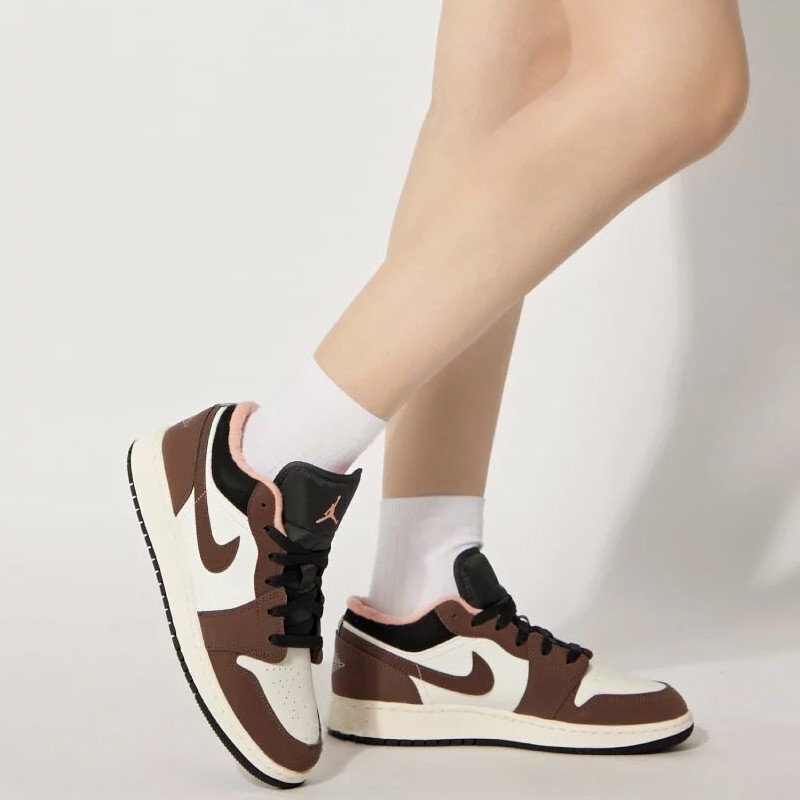 Jordan Air Jordan 1 Low SE GS "Light Chocolate" - вид с внутренней стороны