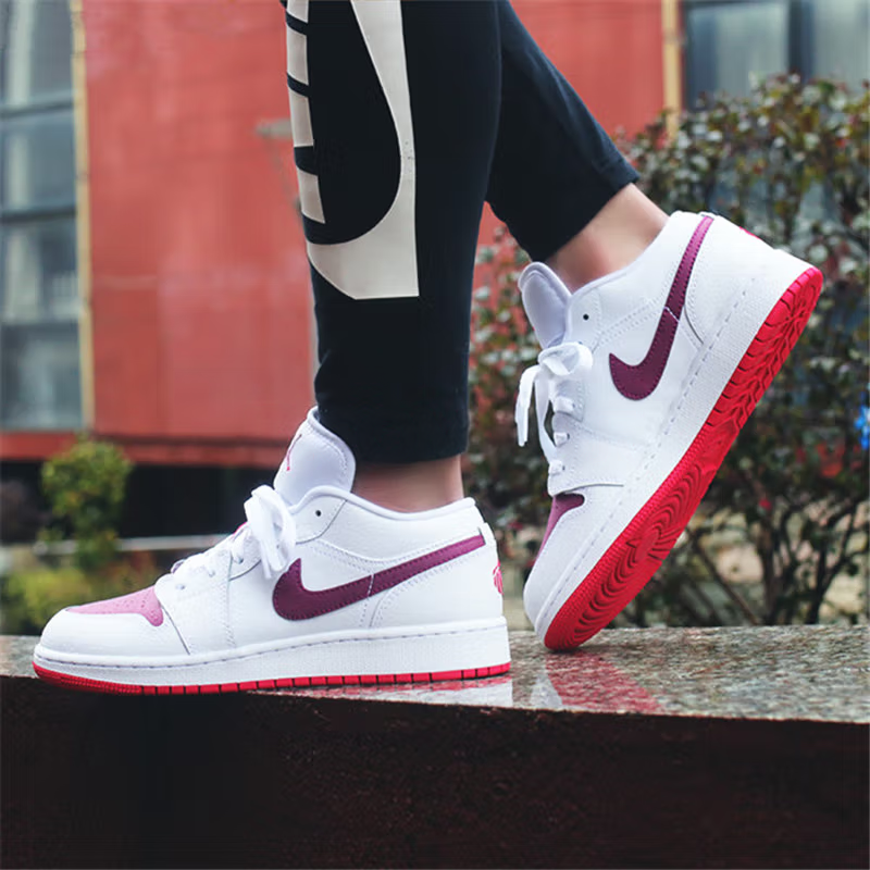 Jordan Air Jordan 1 Low Valentine's Day - вид с внутренней стороны