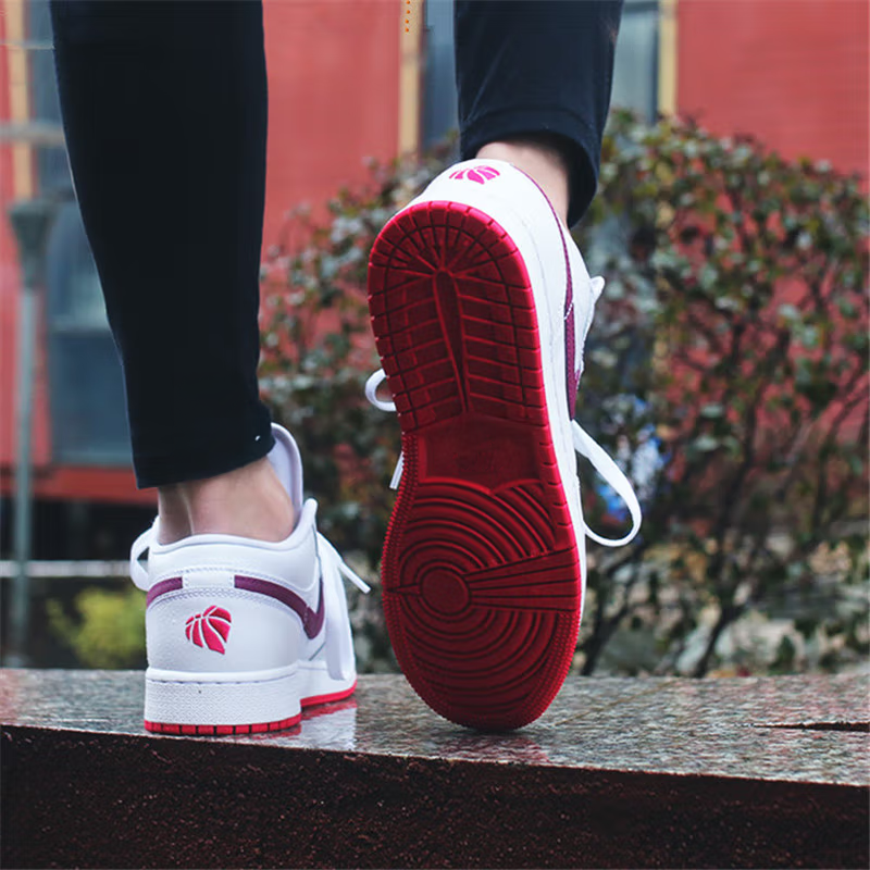 Jordan Air Jordan 1 Low Valentine's Day - вид спереди