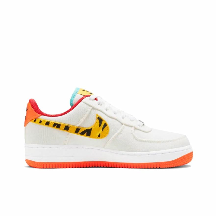Nike Air Force 1 '07 LX "Year of the Tiger" - вид с внутренней стороны