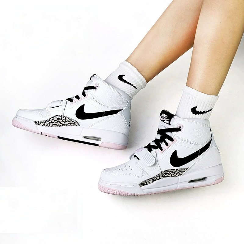 Jordan Legacy 312 GS "White Black Pink Foam" - вид с внутренней стороны