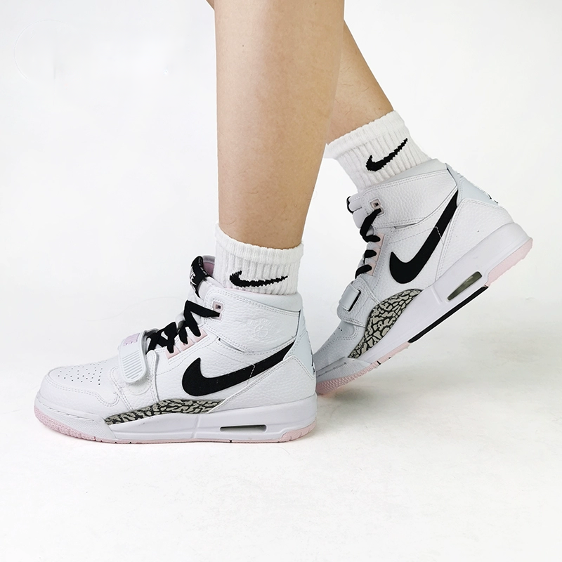 Jordan Legacy 312 GS "White Black Pink Foam" - вид сзади