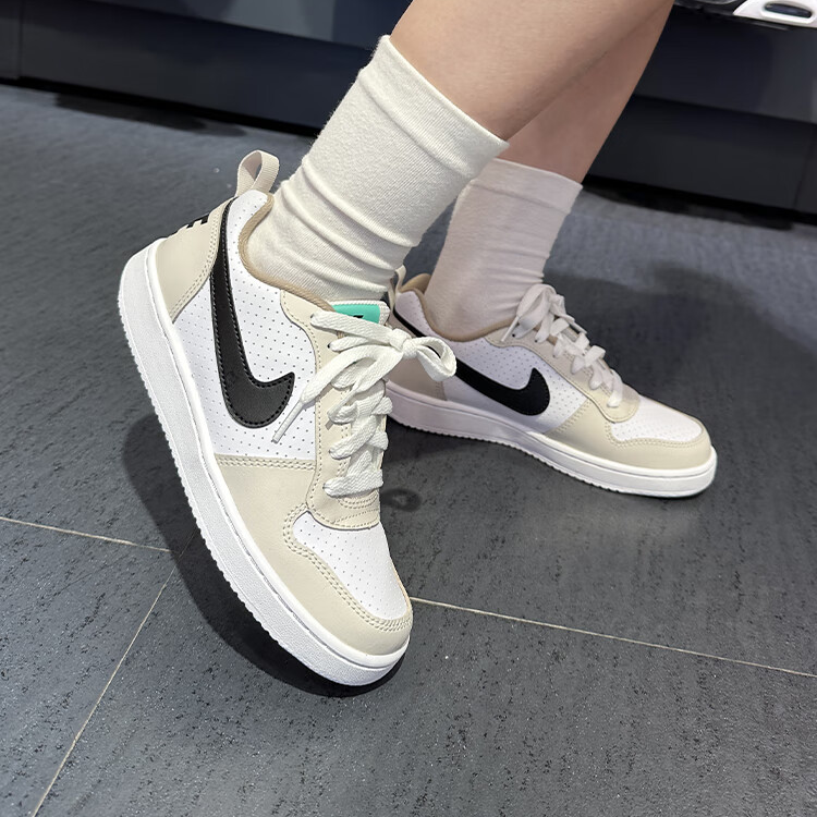 Nike Court Borough - вид с внутренней стороны