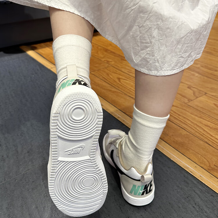Nike Court Borough - вид сзади