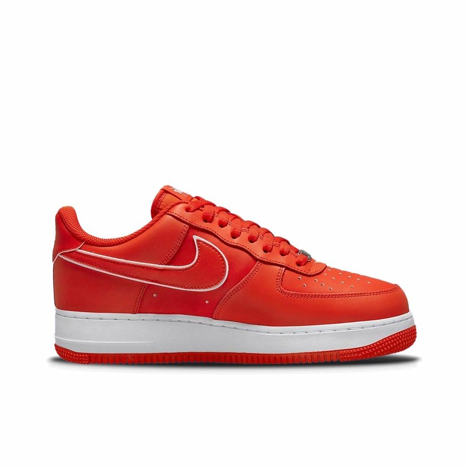 Nike Air Force 1 "Crimson" - вид с внутренней стороны
