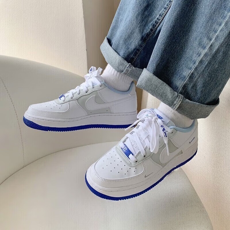 Nike Air Force 1 LV8 'Just Stitch It - Hyper Royal' - вид спереди