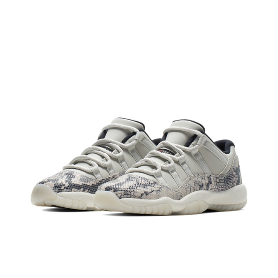 Jordan Air Jordan 11 Low Snakeskin Light Bone - вид спереди