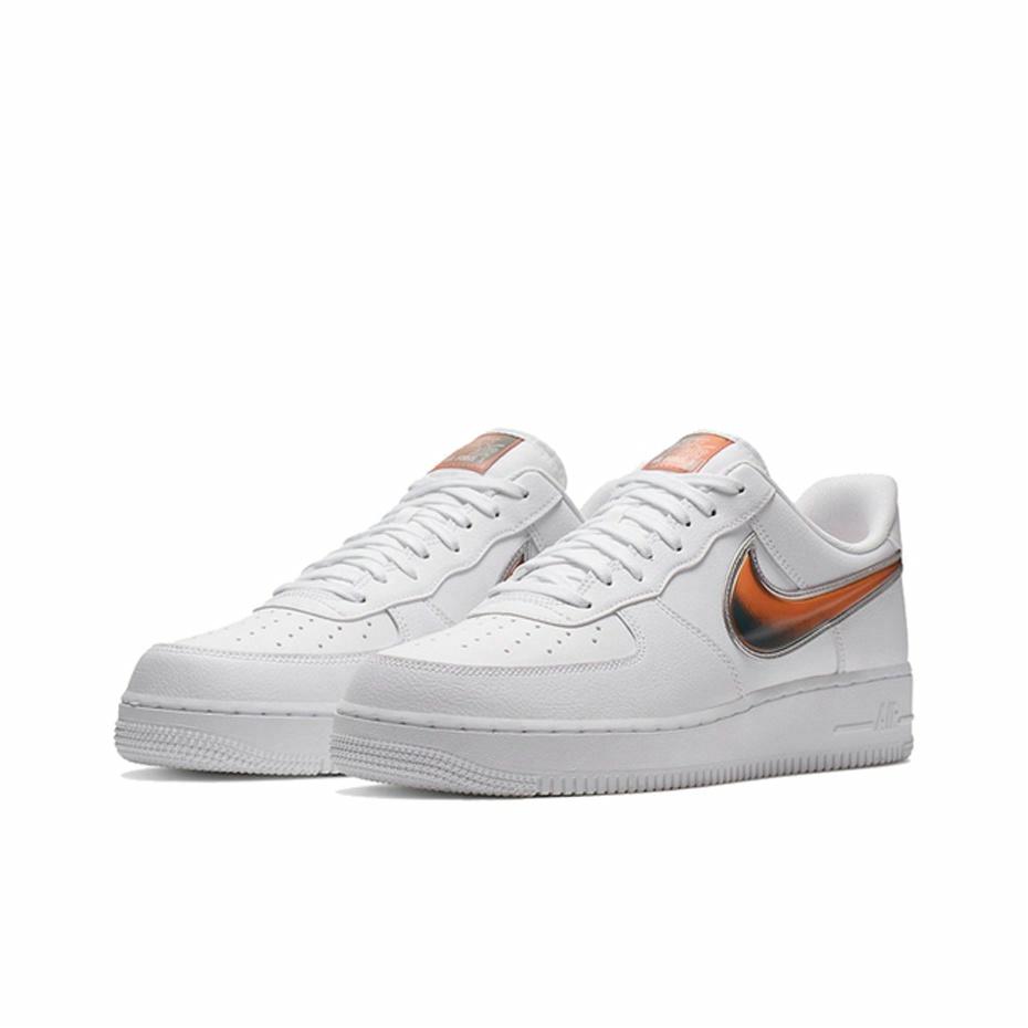 Nike Air Force 1 07 LV8 - вид спереди