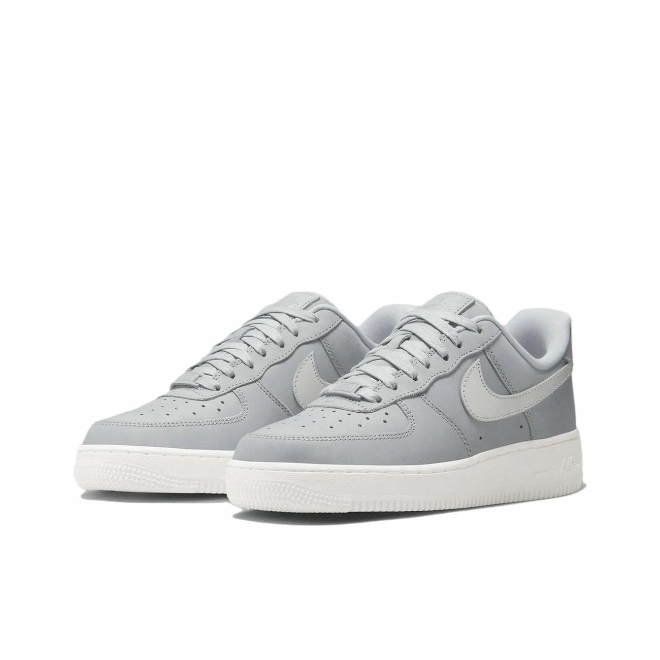 Nike Air Force 1 "Wolf Gray Utility" - вид спереди
