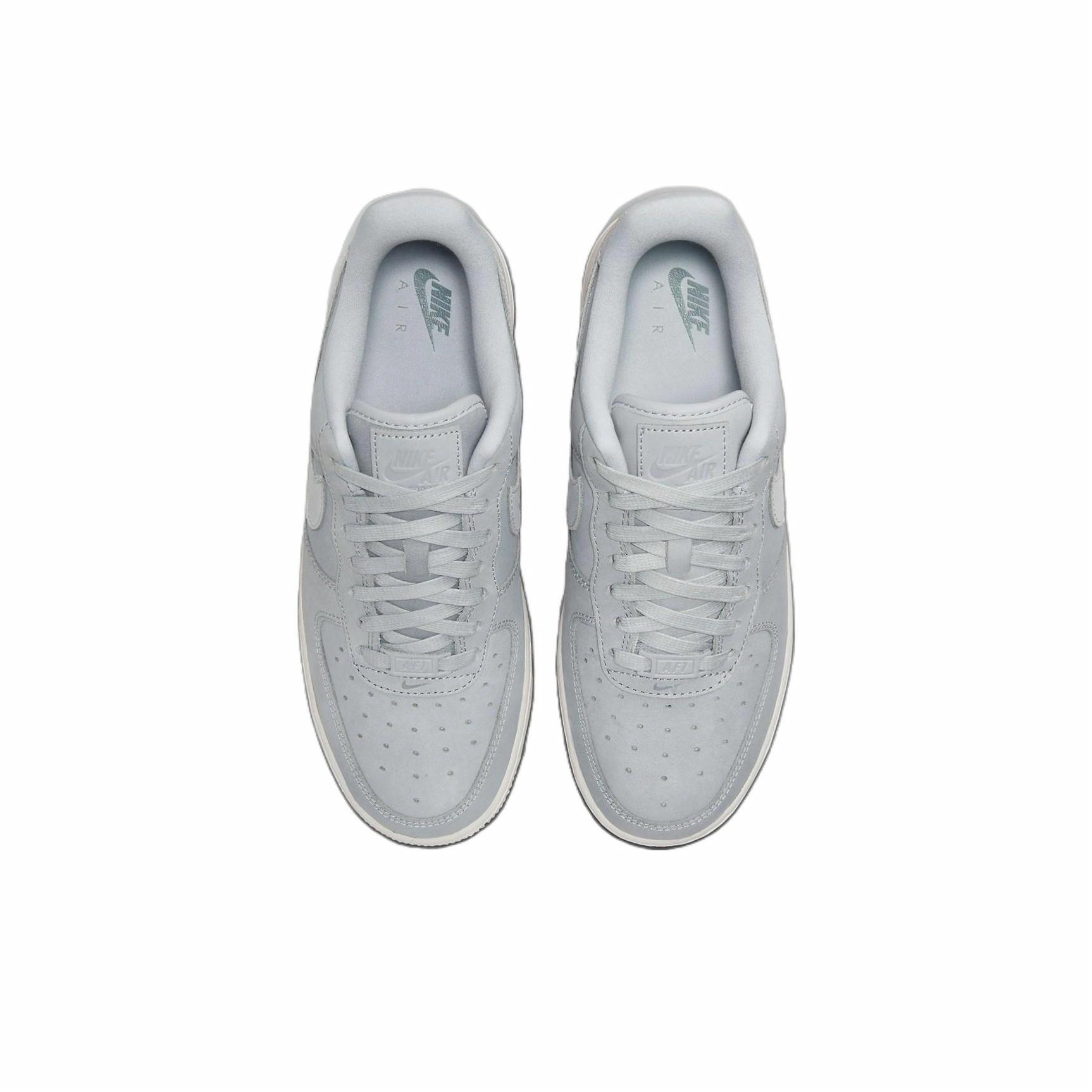 Nike Air Force 1 "Wolf Gray Utility" - вид сзади
