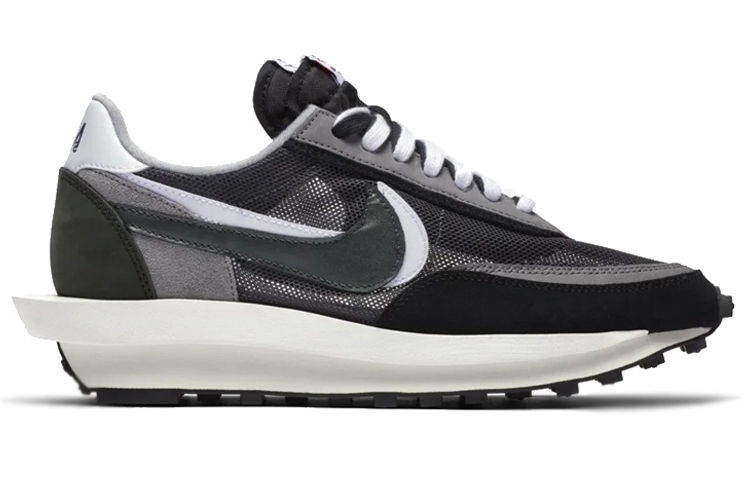 Sacai x Nike LDWaffle Black - вид с внутренней стороны