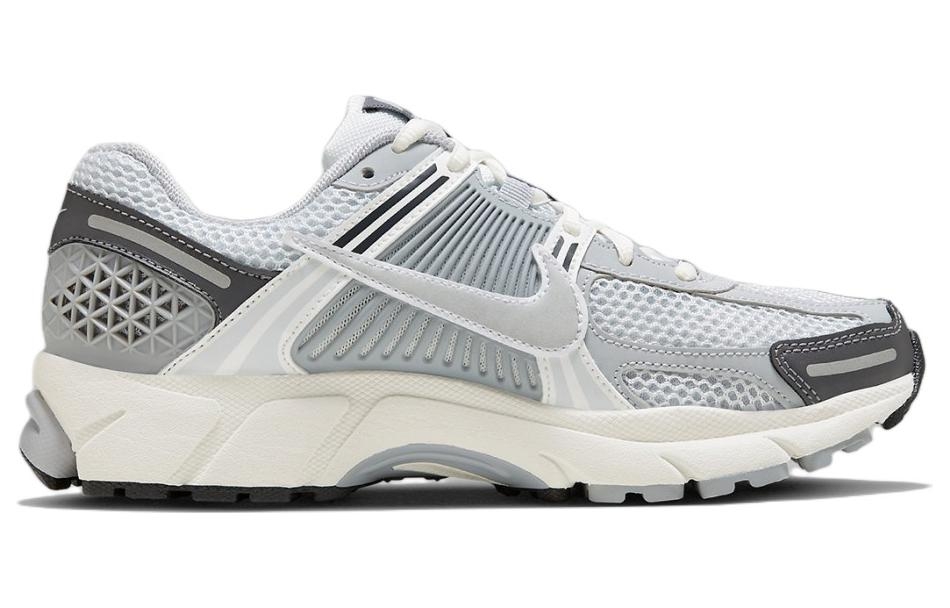 Nike Zoom Vomero 5 Cool Grey - вид с внутренней стороны