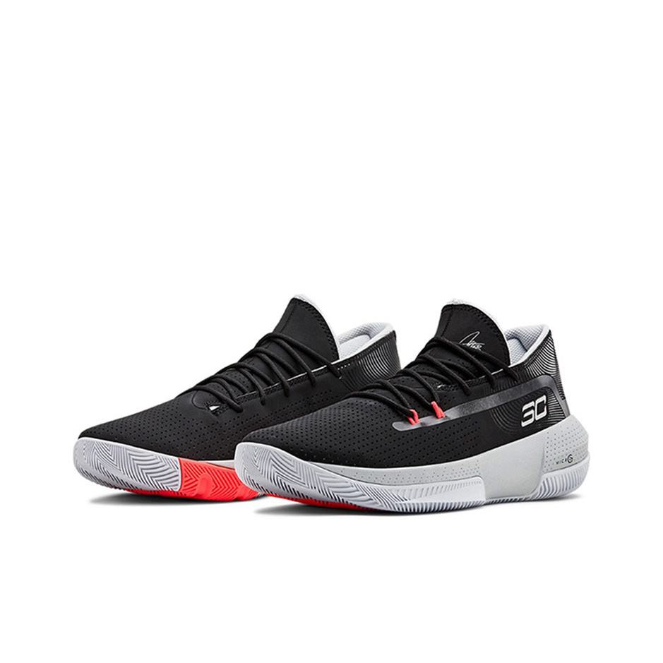 Under Armour Sc 3zer0 III - вид спереди