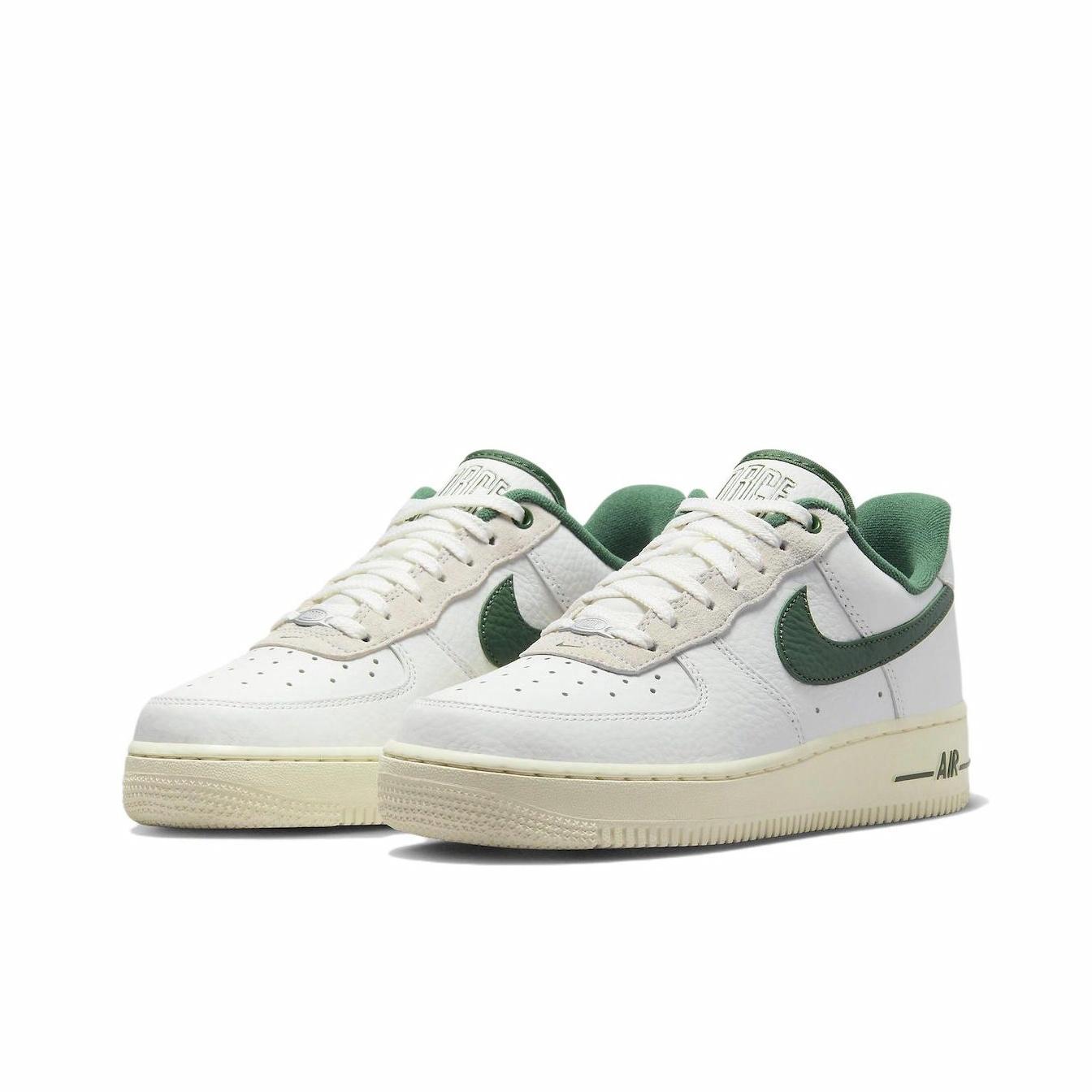Nike Air Force 1 "Summit White and Gorge Green" - вид спереди