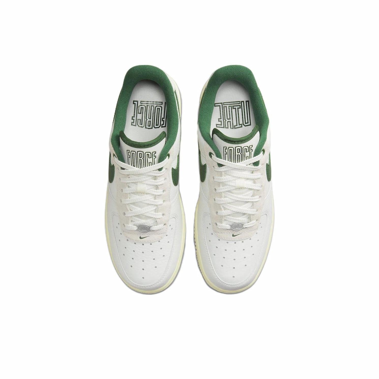 Nike Air Force 1 "Summit White and Gorge Green" - вид сзади