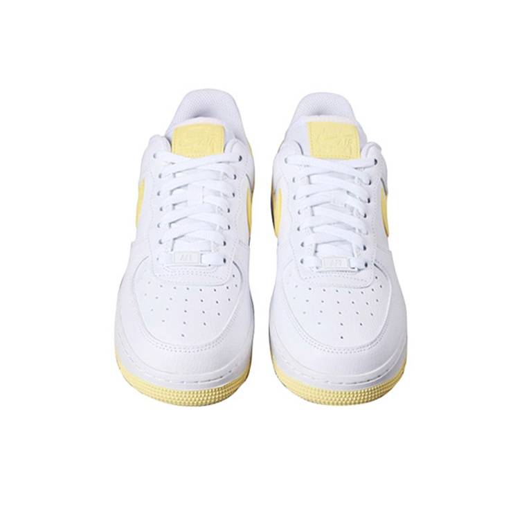 Nike Air Force 1 07 - вид спереди