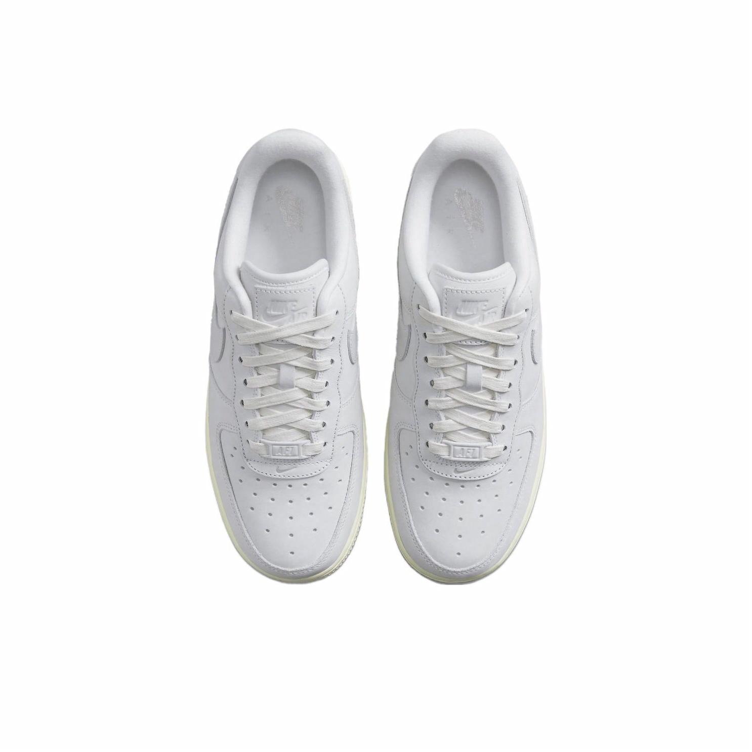 Nike Air Force 1 "Summit White" - вид сзади