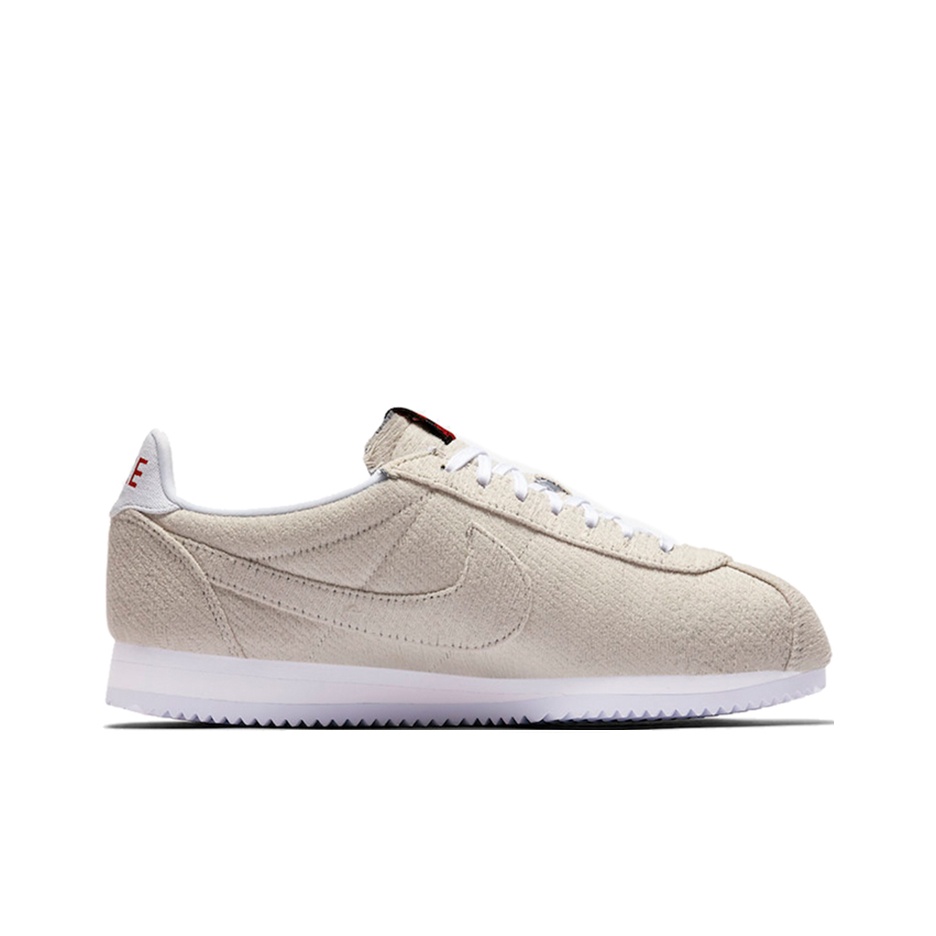 Stranger Things x Nike Cortez Upside Down - вид спереди