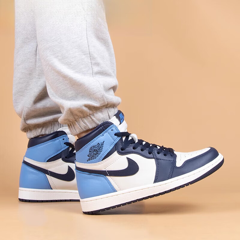 Jordan Air Jordan 1 "Obsidian" - вид спереди