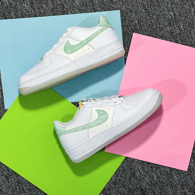 Nike Air Force 1 "Easter" - вид с внутренней стороны