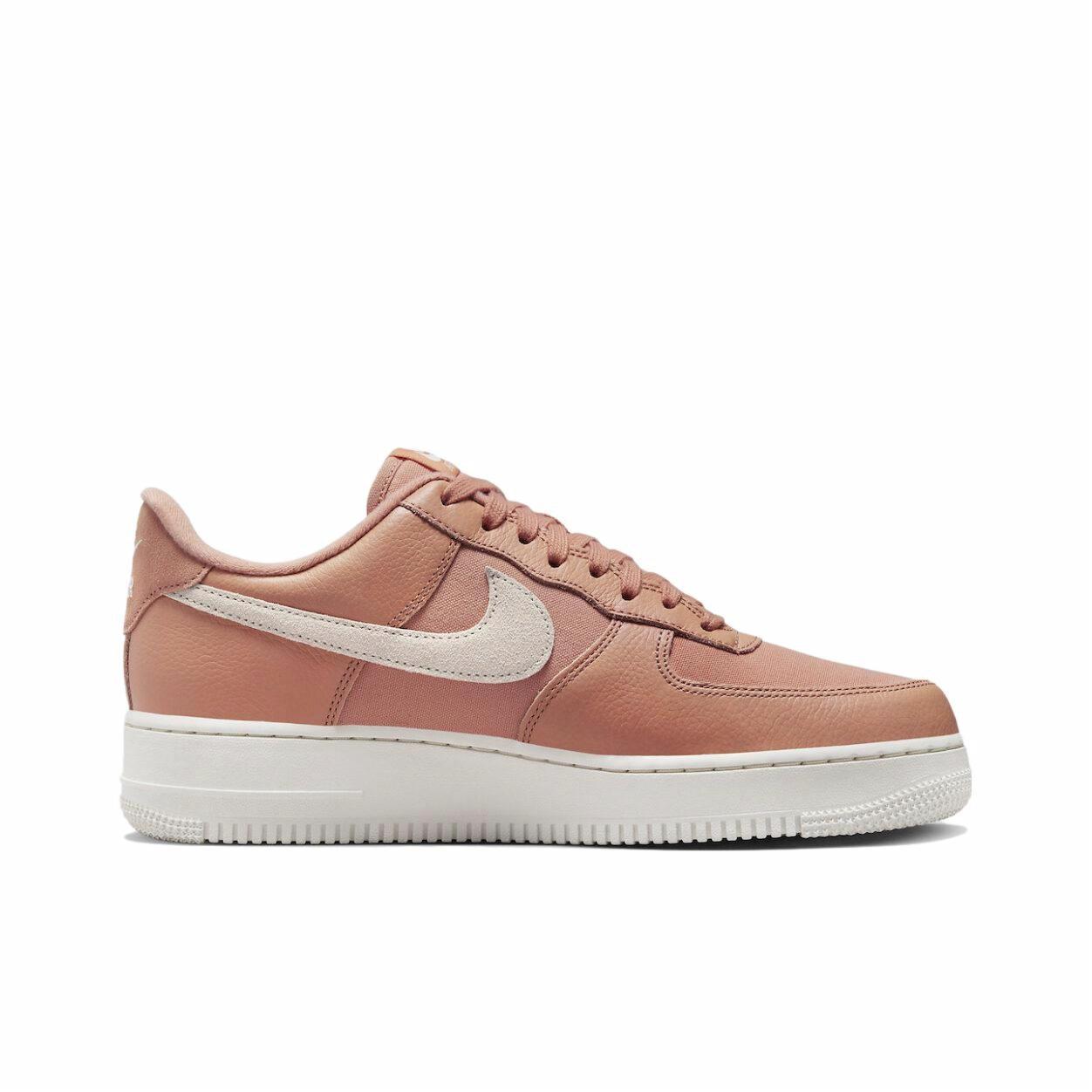 Nike Air Force 1 "Amber Brown" - вид с внутренней стороны