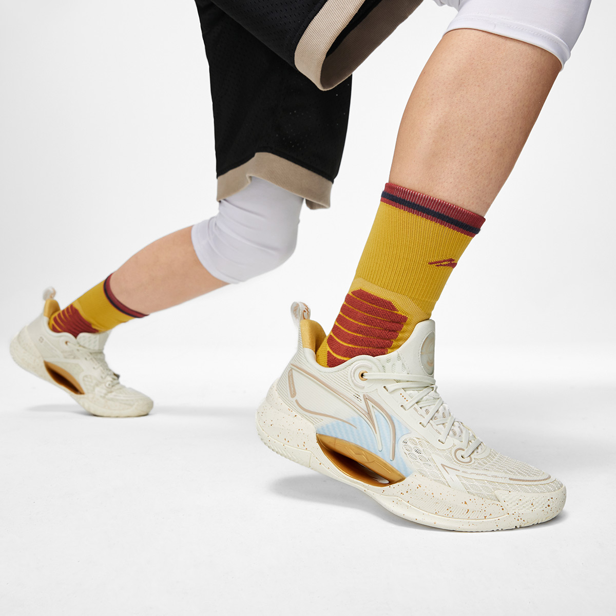 Li-Ning Super Light v2 Biege - вид 8