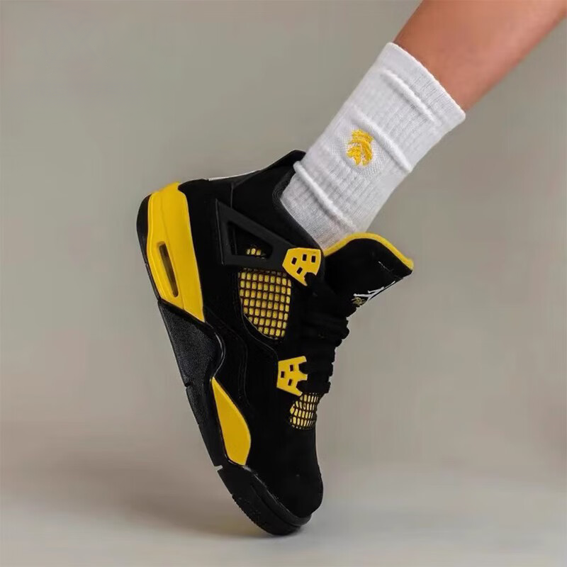 Jordan Air Jordan 4 "Thunder" - вид сзади