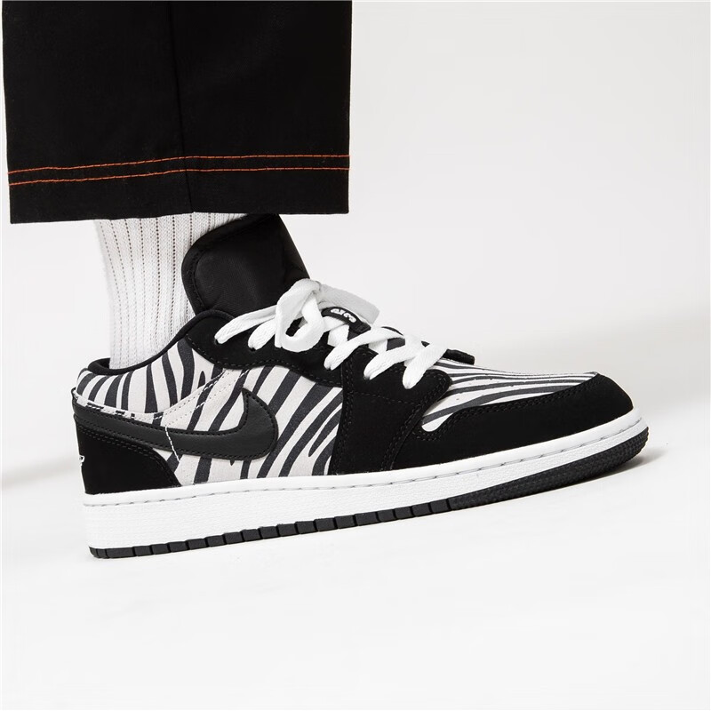 Jordan Air Jordan 1 Low Zebra - вид сзади