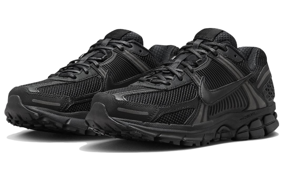 Nike Zoom Vomero 5 Triple Black - вид спереди