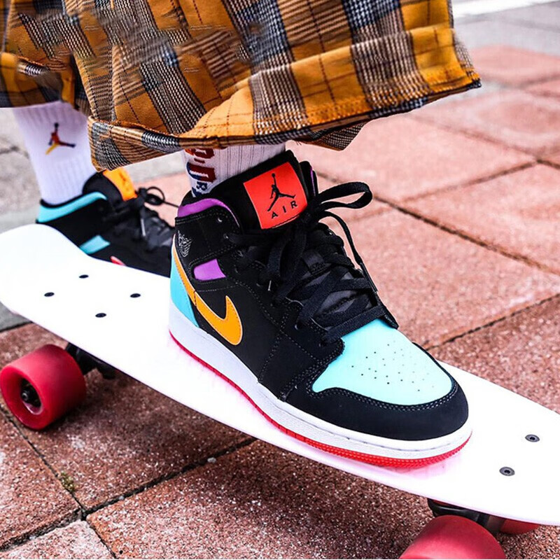 Jordan Air Jordan 1 Mid "Multi Knit" - вид спереди